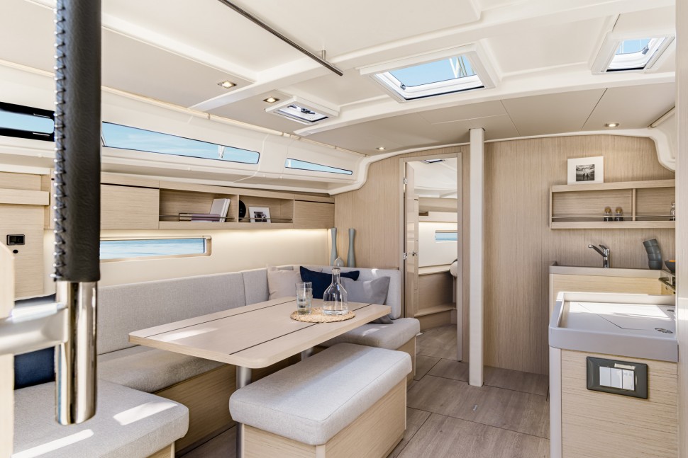 Beneteau-Oceanis-40.1-interior-8